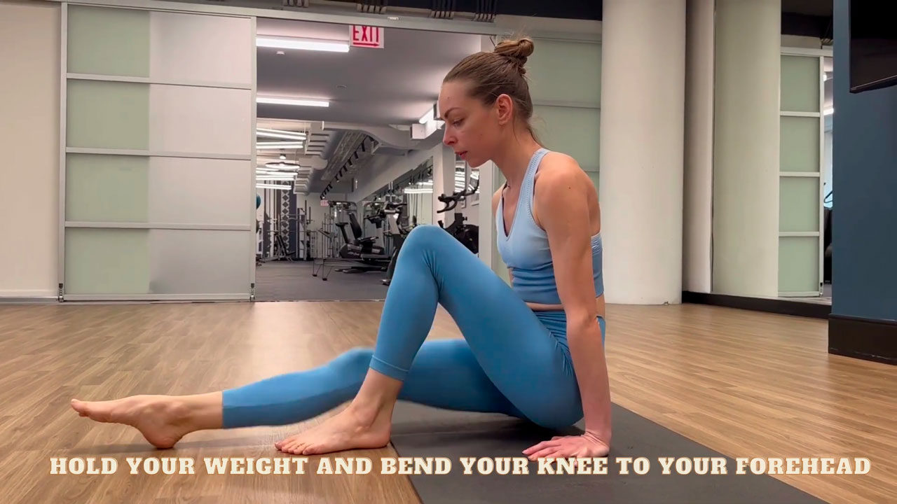 ashtavakrasana_en_bymari_03 Astavakrasana Yoga Pose – How to do