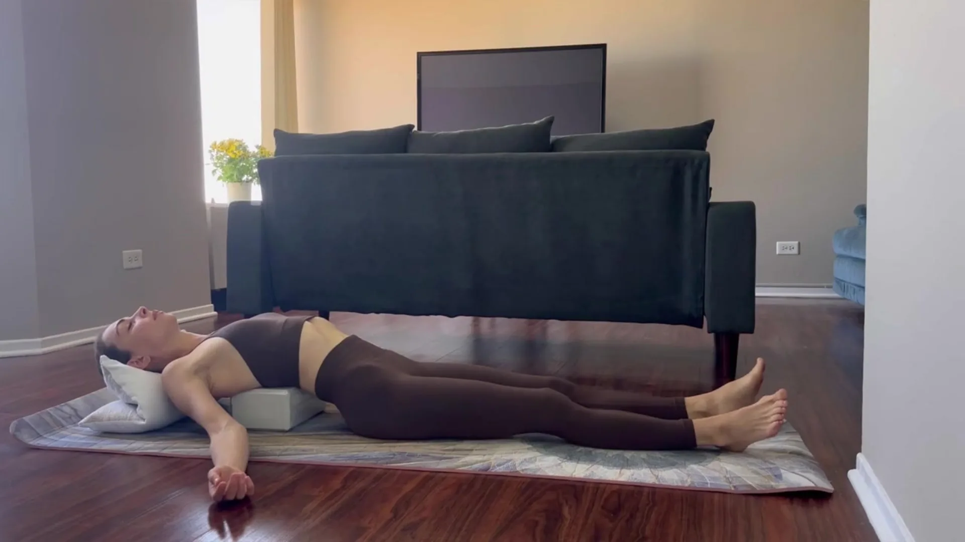 exercises-to-open-the-chest-area_03