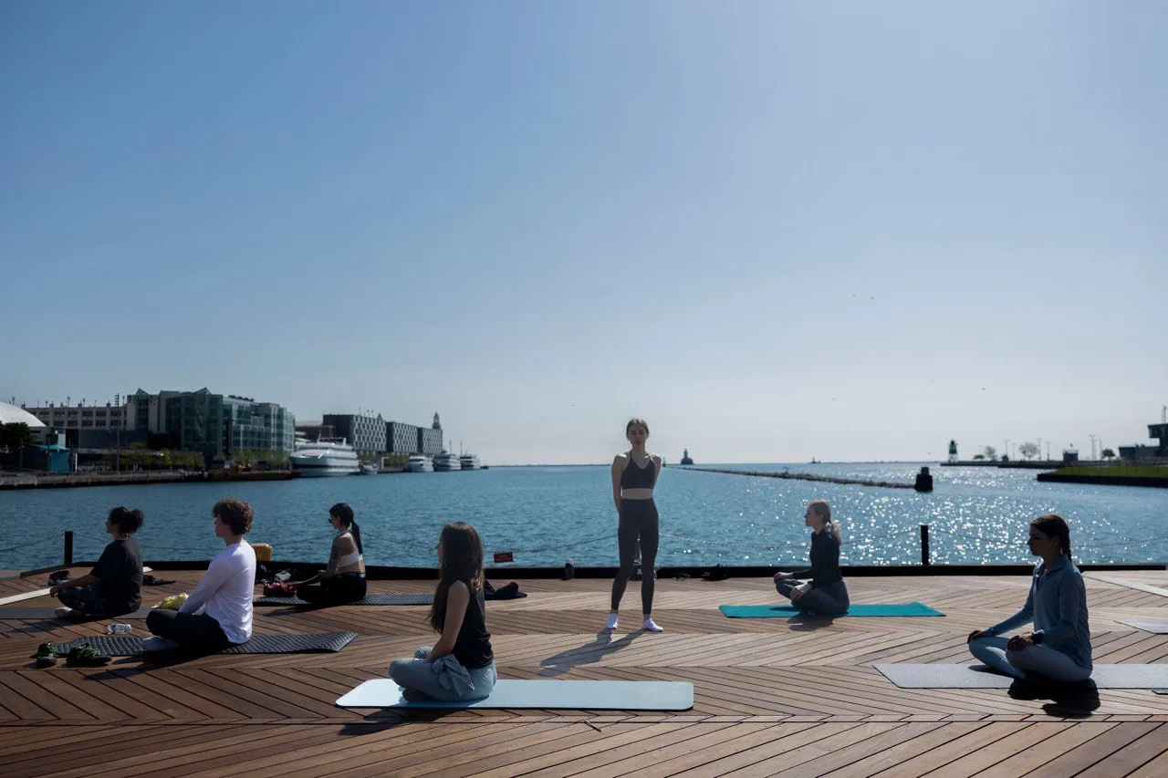 yoga_chicago_navy-pire_bymari_01