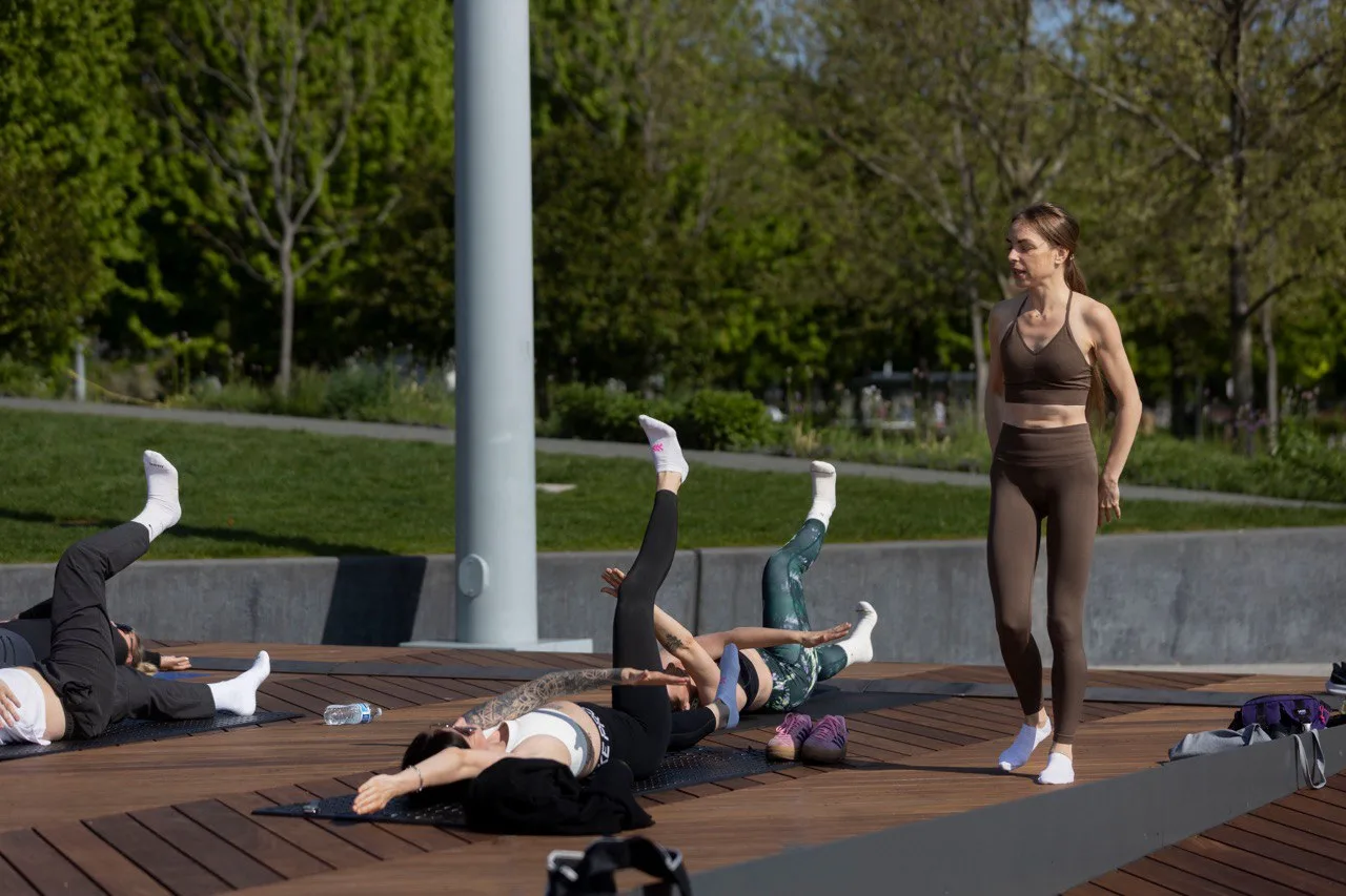 yoga_chicago_navy-pire_bymari_03