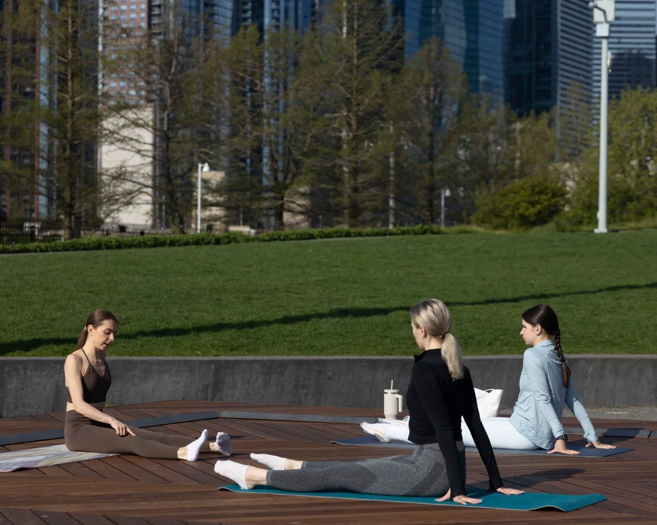 yoga_chicago_navy-pire_bymari_06